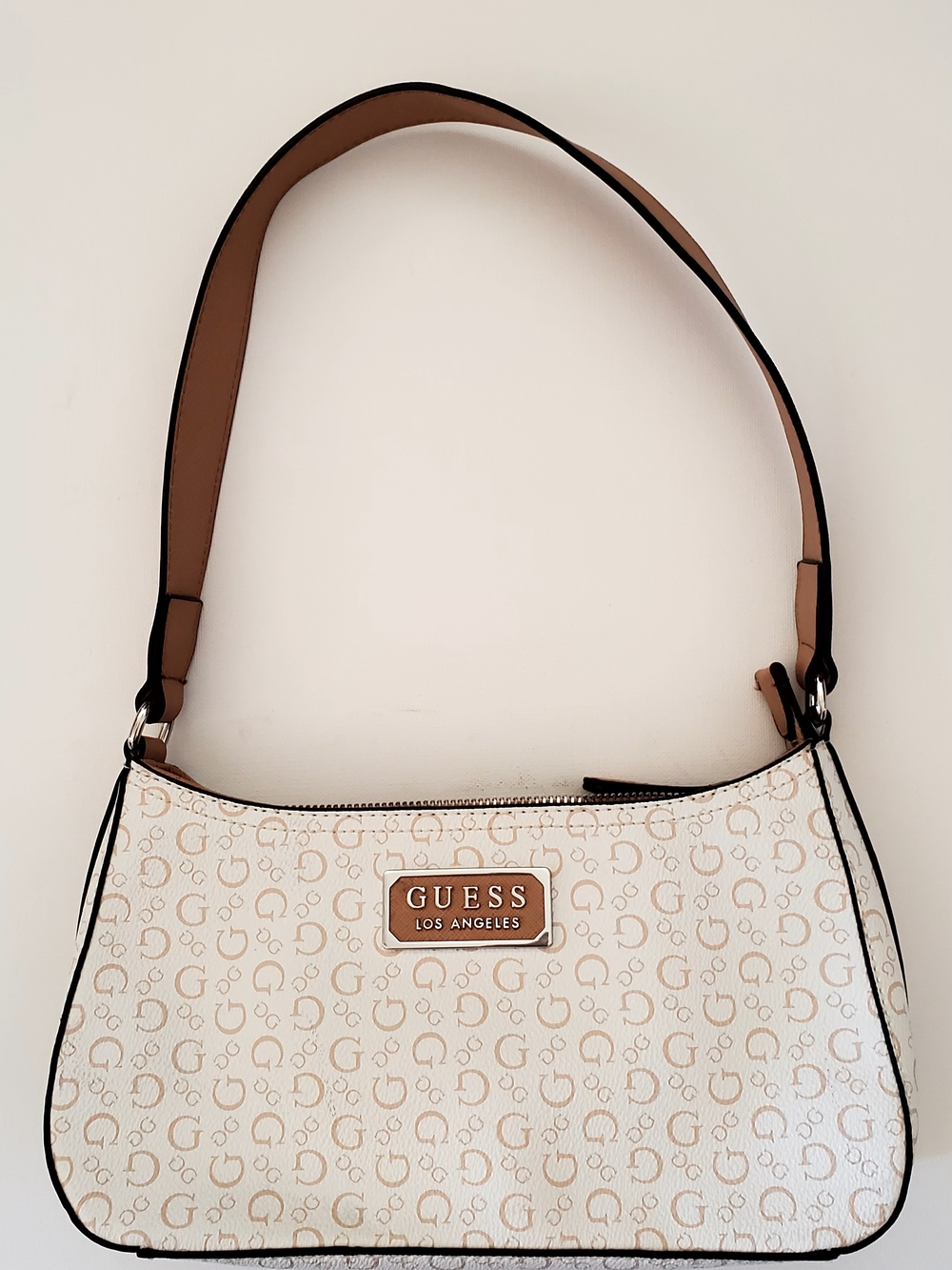GUESS Cream & Tan Signature Shoulder Bag 10" X 5.5" New - Picture 9 of 9